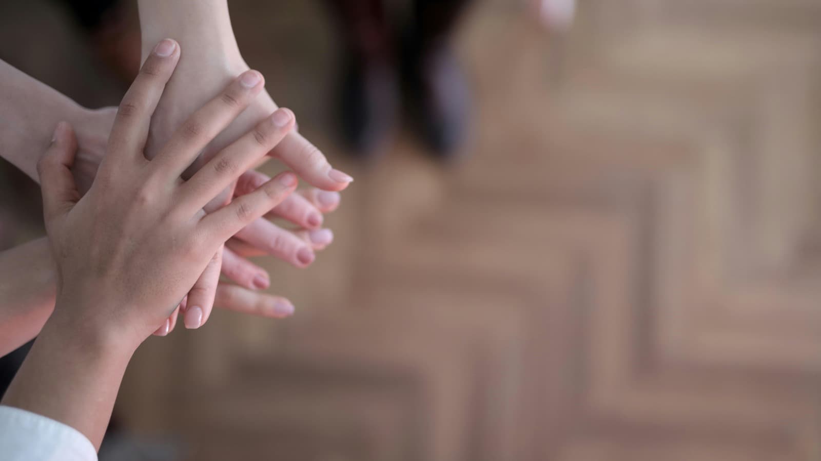 Team building indoor în Chișinău: ghid pentru echipe de la 2 la 50 de oameni